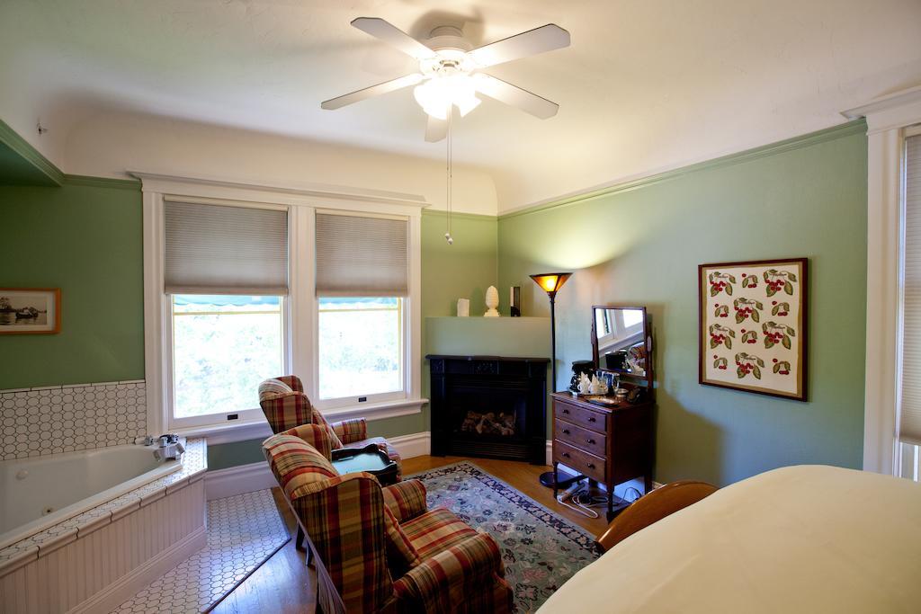 The Inn On First Napa Room photo